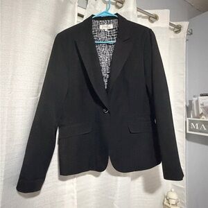 Chic Women's Black Blazer